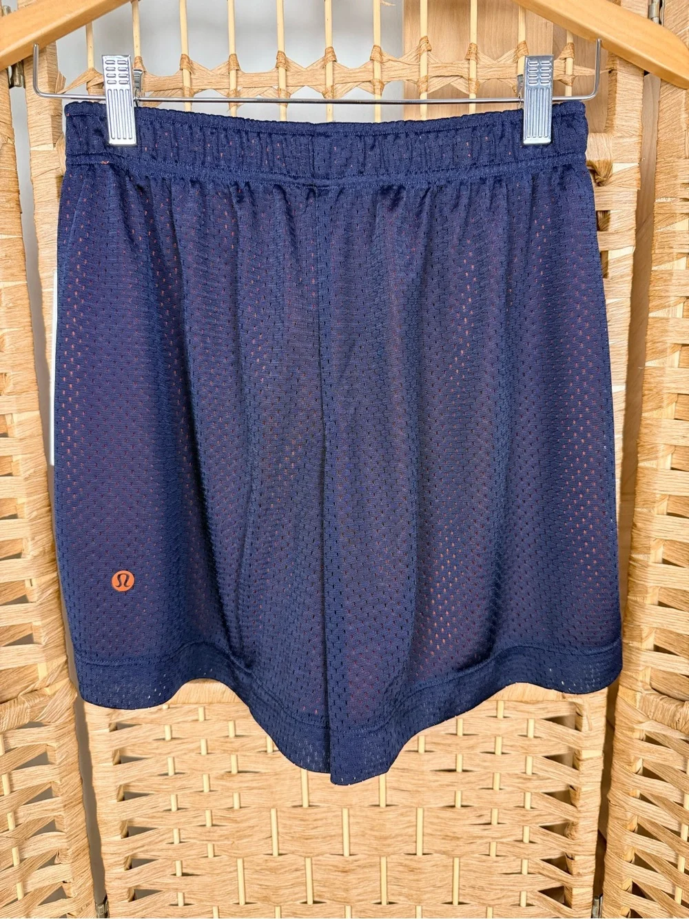 NWT Lululemon Double-Layered Mesh Mid-Rise Shorts XS